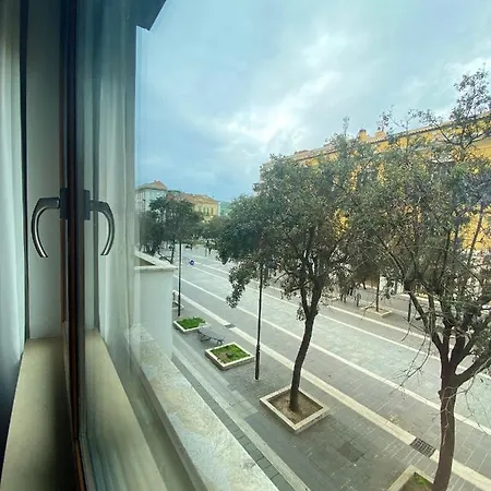 לינה וארוחת בוקר Domus Corso Umberto 18 פסקרה