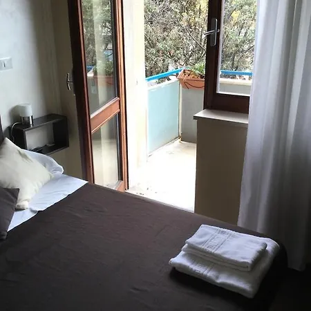 לינה וארוחת בוקר Domus Corso Umberto 18 פסקרה